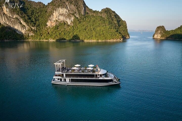 luxury-day-cruise-in-halong-bay-iris-cruise-guide
