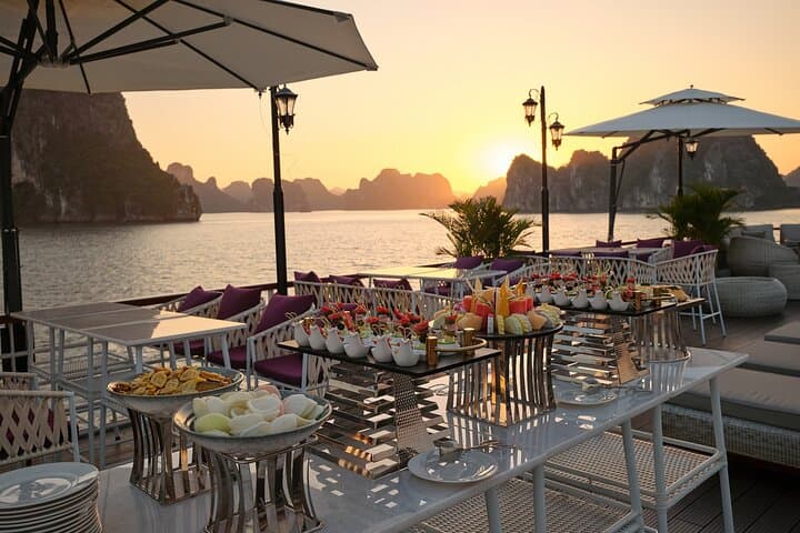 luxury-day-cruise-in-halong-bay-iris-cruise-guide photo 3