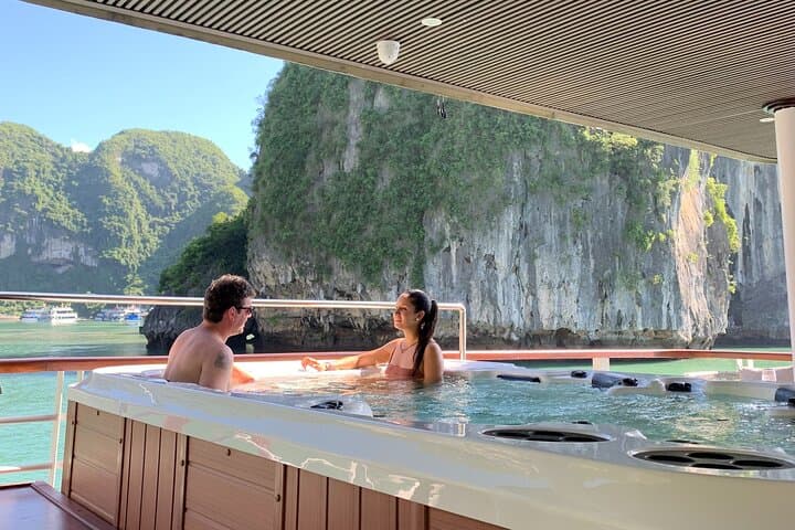 luxury-day-cruise-in-halong-bay-iris-cruise-guide photo 5