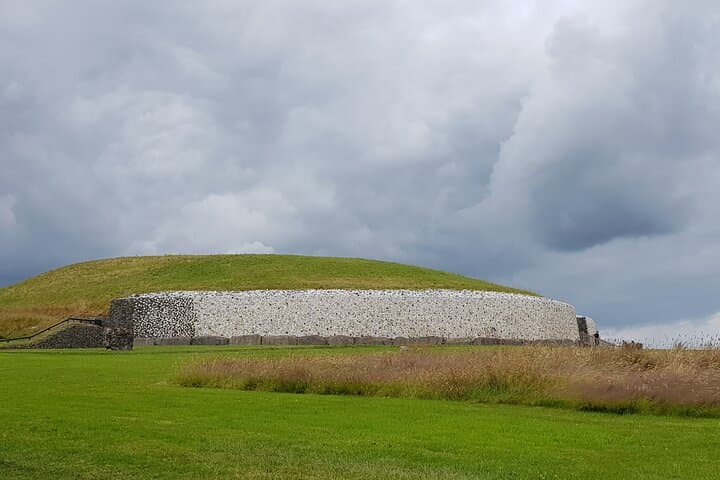 Full-Day Newgrange Private Tour from Dublin: Brú na Bóinne, Knowth & Trim Castle photo 3