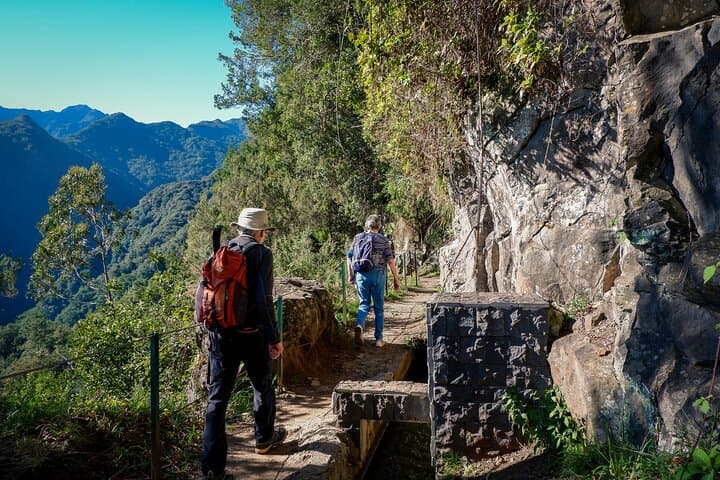 Levada do Rei (PR18) Hike — Walk the Laurissilva along Ribeiro Bonito photo 5