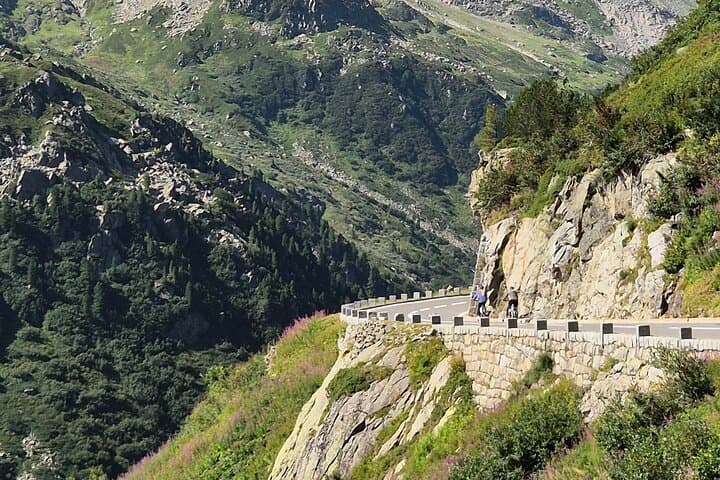 Sustenpass Downhill: Alpine Pass Descent Cycling Adventure photo 3