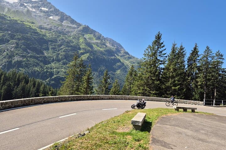 Sustenpass Downhill: Alpine Pass Descent Cycling Adventure photo 4