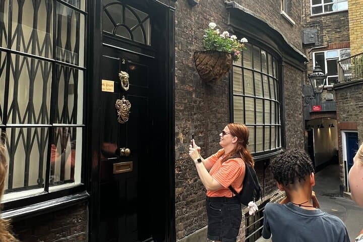 Live Magic Harry Potter Walking Tour in London with a Top Magician photo 3