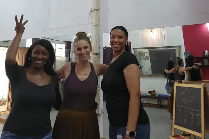 Learn Flamenco in Seville: Beginners' One-Hour Dance Class photo 3