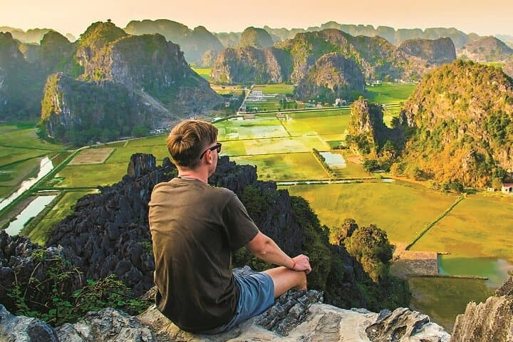 Private 2-Day Ninh Binh and Cuc Phuong Tour from Hanoi: Boats, Bikes & Primate Rescue