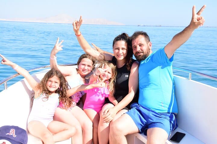 Hurghada Parasailing: Solo & Tandem Sky Rides with Private Transfer photo 5