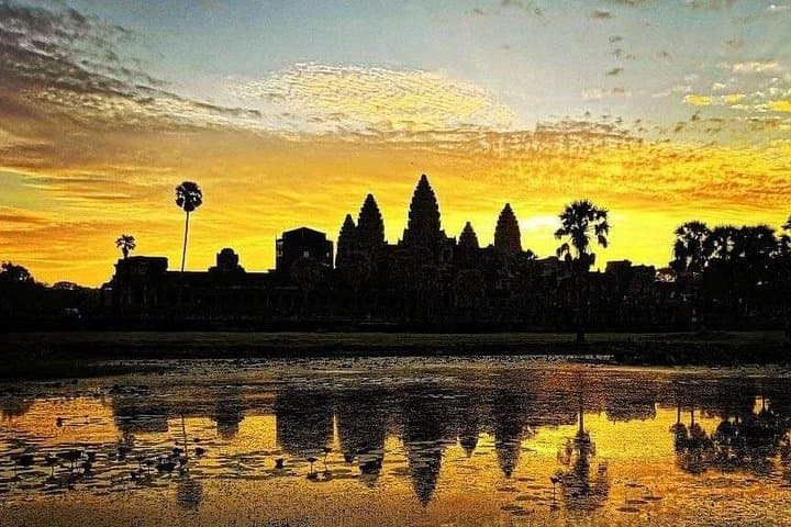 Phnom Penh to Angkor Wat: 2-Day Sunrise, Tonle Sap & Temple Tour photo 3