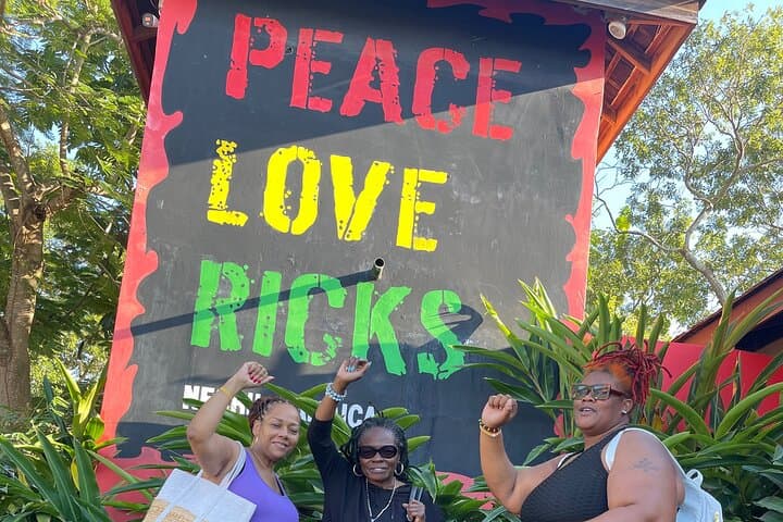Rick's Cafe Sunset & Cliff-Jumping Private Tour from Montego Bay