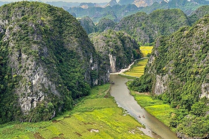 Full-Day Ninh Binh Tour: Hoa Lu, Trang An Boat Trip & Mua Cave Viewpoint photo 5