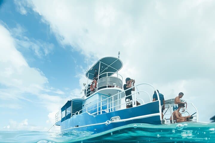 Bora Bora Private Underwater Excursion: Air-Conditioned Lagoon Cabin Experience photo 3