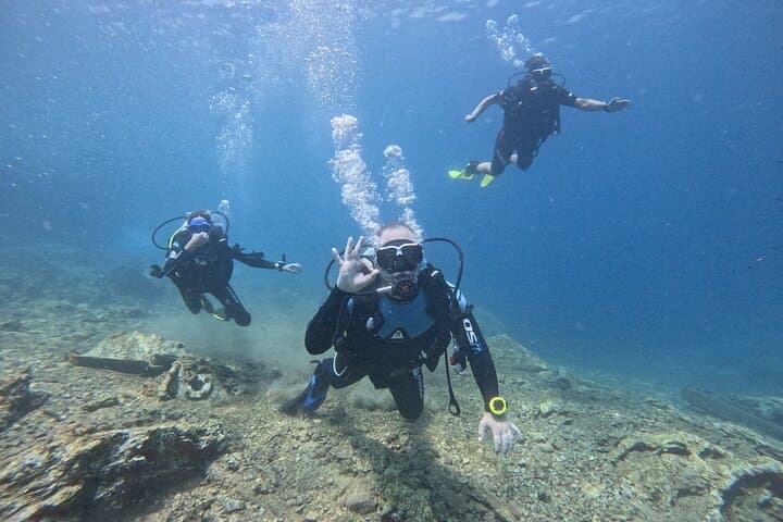 Beginner Scuba Diving in Saronida: Discover Mediterranean Reefs