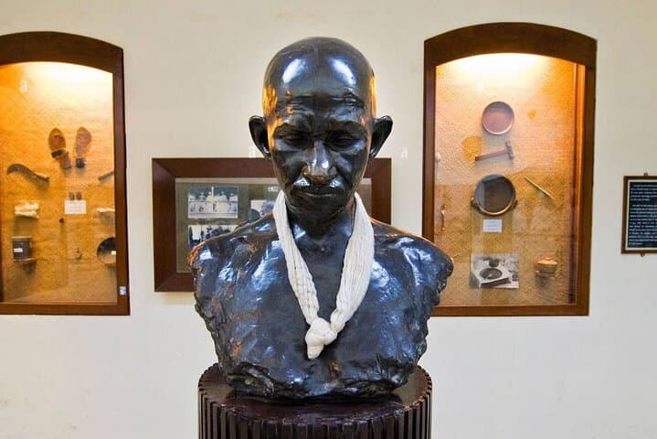 Explore Mumbai: Accessible City Tour with Guide photo 3