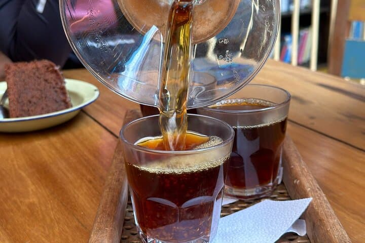 Medellín Coffee & Flower Farm Tour — Coffee Tasting and Silleta Workshop photo 6