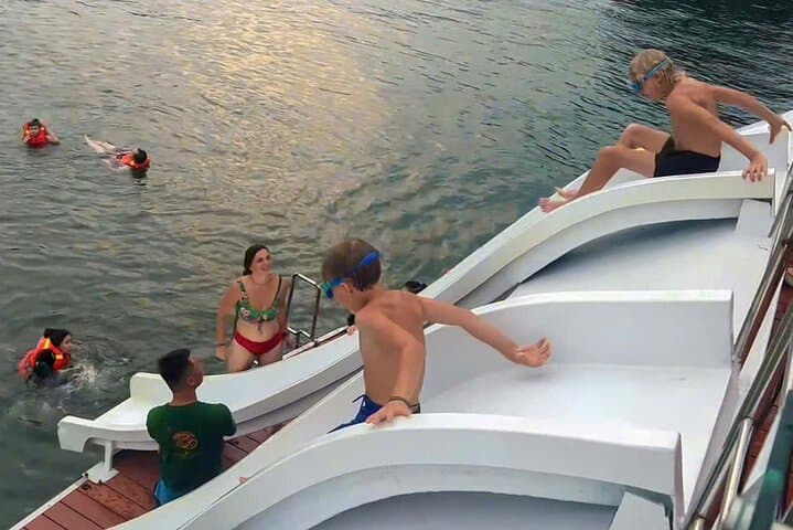 Luxury Lan Ha Bay Day Cruise from Cat Ba — Kayaking, Viet Hai & Sunset photo 4