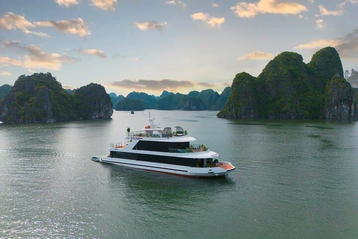 Luxury Lan Ha Bay Day Cruise from Cat Ba — Kayaking, Viet Hai & Sunset photo 1