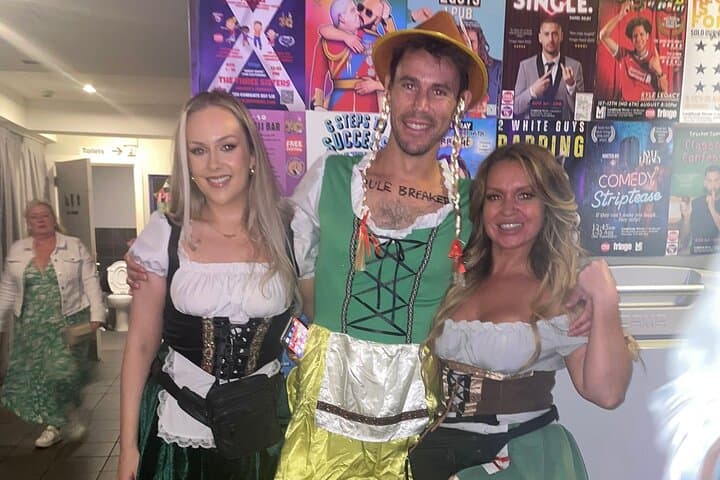 Beer Babe Bar Crawl in London: Private Guided Pub Tour with Server Hosts photo 5