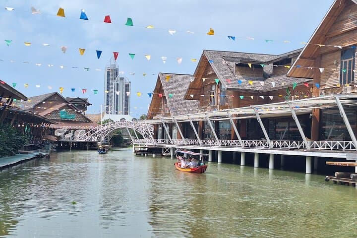 Pattaya Floating Market: Sightseeing Boat Through Thailand's Four Regions photo 4