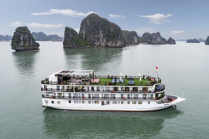 Luxury Halong Bay Overnight Cruise with Ninh Binh Drop-Off photo 4