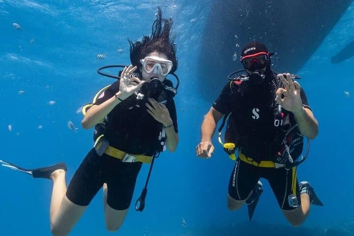 Beginner Scuba Diving in Hurghada: Two Guided Dives with Lunch & Hotel Pickup