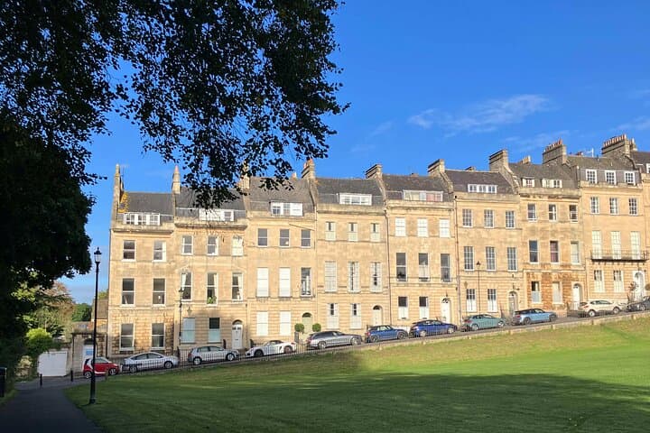 Self-Guided Bridgerton Walking Tour in Bath — Royal Crescent, Abbey & Guildhall photo 4