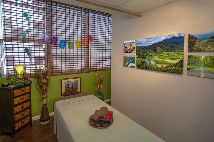 Honolulu Full-Body Massage: Fall Into Re-leaf Relaxation at Hawaii Natural Therapy photo 6