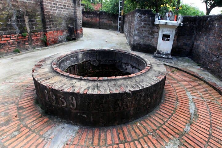 Duong Lam Ancient Village and Thay Pagoda: A Private Cultural Day Trip from Hanoi photo 4