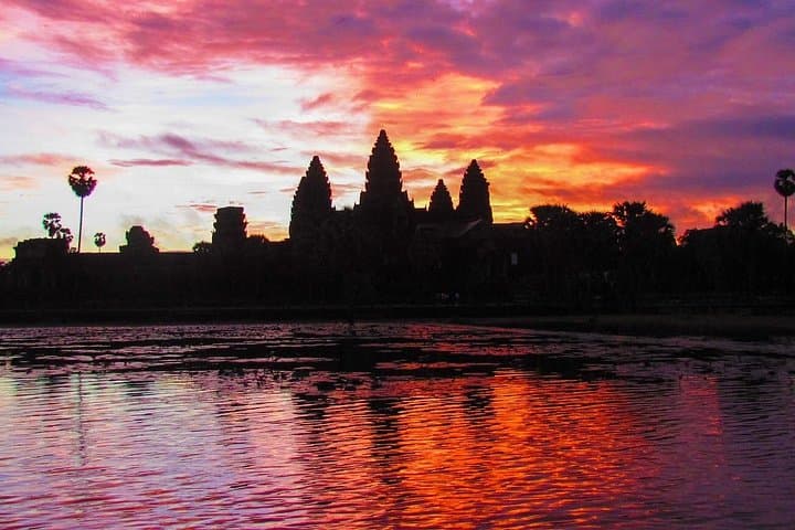 Phnom Penh to Angkor Wat: 2-Day Sunrise, Tonle Sap & Temple Tour photo 4