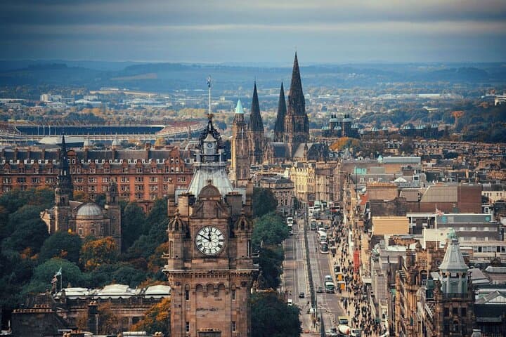Royal Mile Audio Walking Tour — Edinburgh Castle to Holyrood Guide photo 5