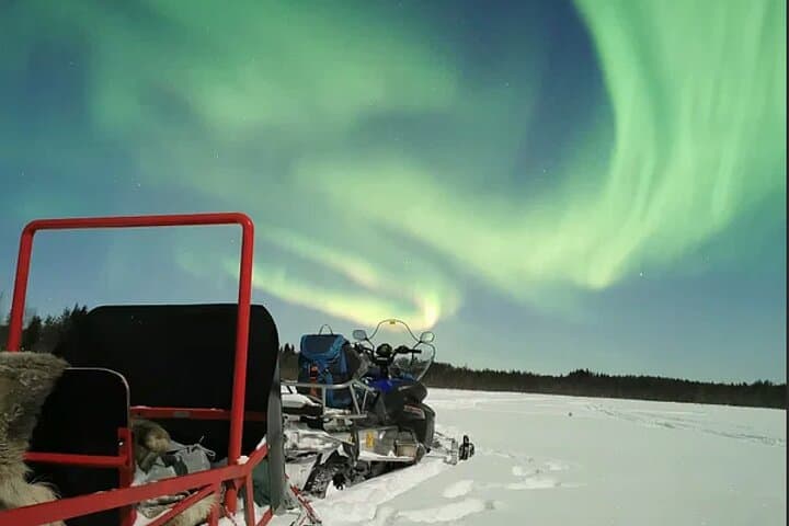 Midnight Sledge Ride to See the Northern Lights in Levi