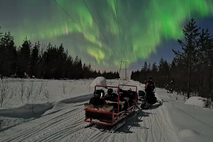 Midnight Sledge Ride to See the Northern Lights in Levi photo 2