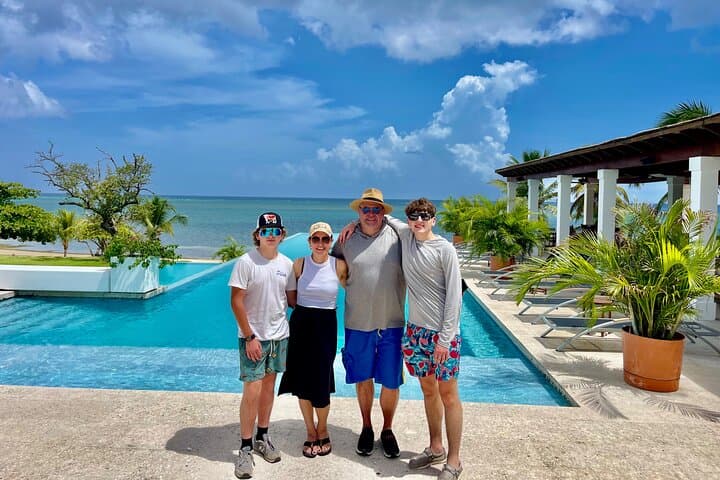 Roatán Private Island Tour: Sloths, Rum & Chocolate photo 3