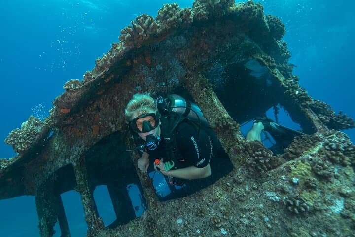 Oahu 2-Tank Wreck and Reef Dive from Waikiki photo 3