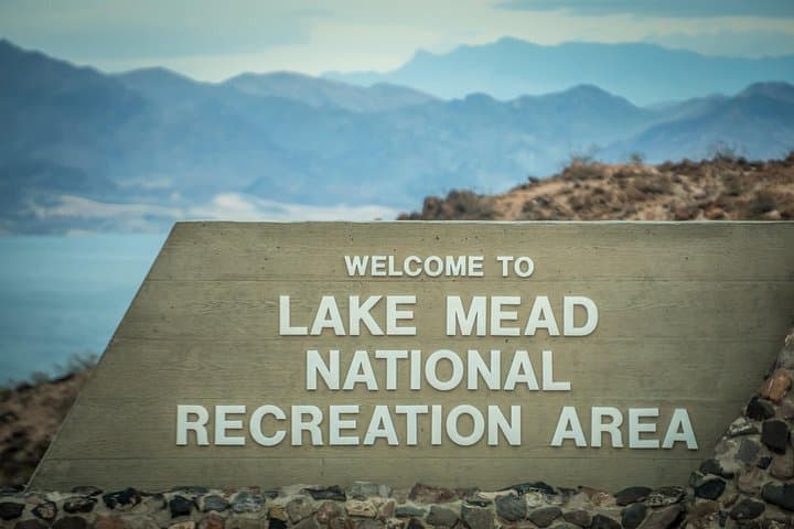 Day Trip from Las Vegas: Lake Mead, Bighorn Sheep & Seven Magic Mountains photo 3
