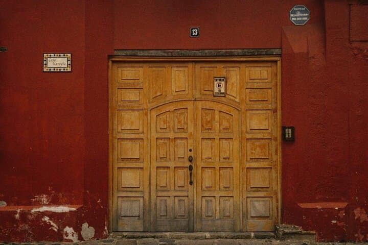 Antigua Colonial Walking Tour: Ruins, Markets & Jade Workshops photo 3