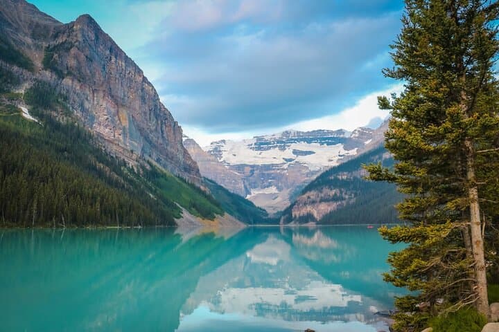 Epic Banff Day Tour: Lake Louise, Moraine, Peyto & Icefields Parkway in One Day photo 4