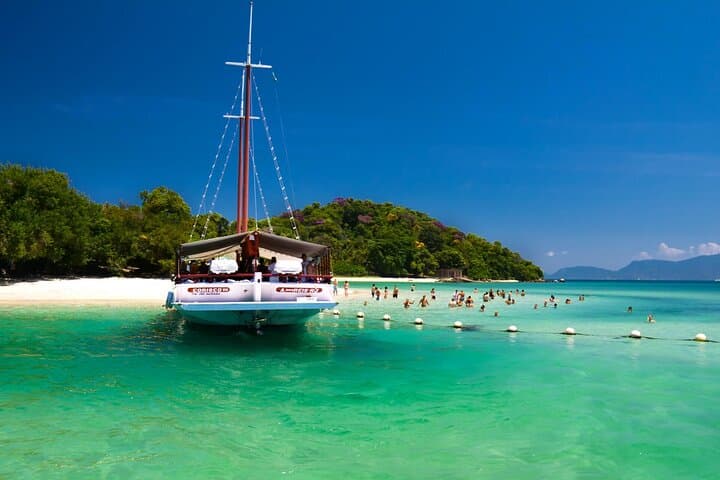 Island-Hopping Angra dos Reis & Ilha Grande: Blue Lagoon, Araçá and Japariz Day Cruise