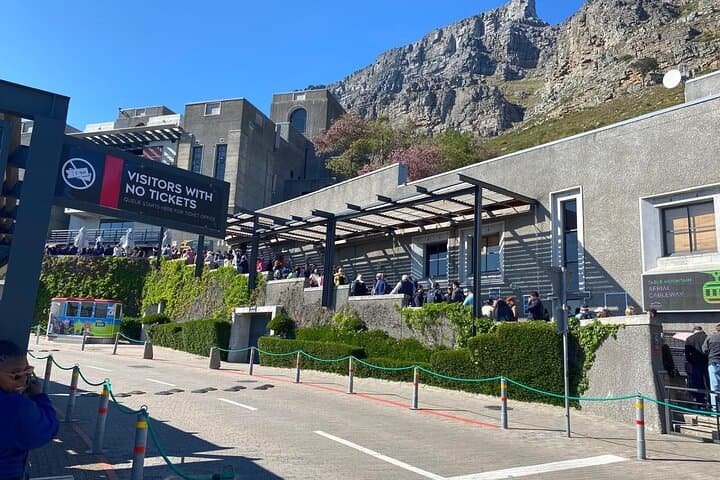 Half-Day Private Tour: Table Mountain Summit & V&A Waterfront from Cape Town