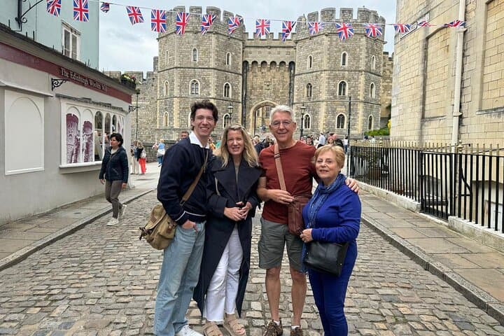 Private 3-Hour Windsor Town and Castle Tour with Local Guide photo 3