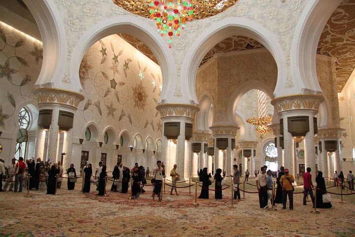Sheikh Zayed Grand Mosque and Louvre Abu Dhabi Day Tour — Architecture, Art & Practical Tips photo 4