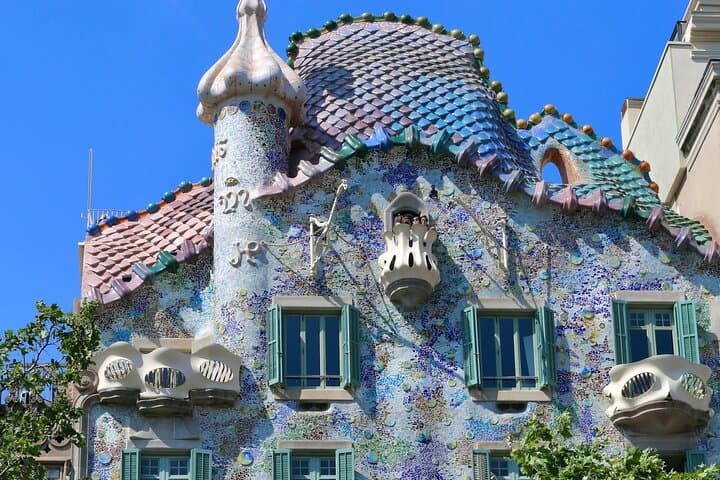 Barcelona Gaudí Walking Tour: Sagrada Família, Casa Batlló & Casa Milà in 2.5 Hours