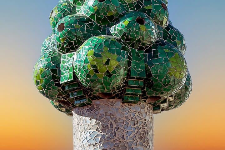 Barcelona Gaudí Walking Tour: Sagrada Família, Casa Batlló & Casa Milà in 2.5 Hours photo 5