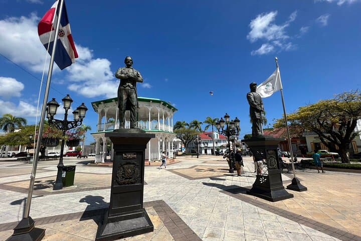 Puerto Plata Old Town Walking Tour: Cigar, Chocolate & Rum Experience photo 3
