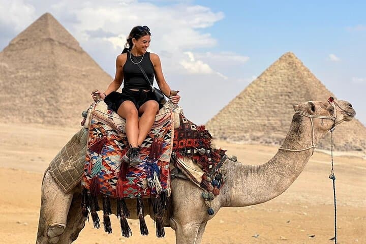 Private Giza Pyramids Tour: Sphinx, Camel Ride & Lunch from Cairo