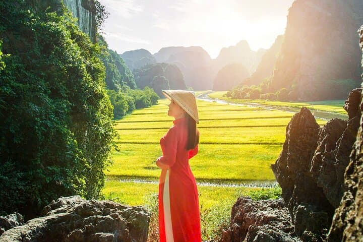 Full-Day Ninh Binh: Hoa Lu, Tam Coc Boat Ride & Mua Cave Hike photo 2