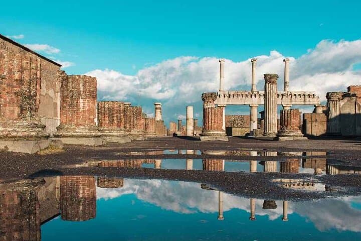 Small Group Day Trip from Rome to Pompeii — Guide to the Ruins and Logistics
