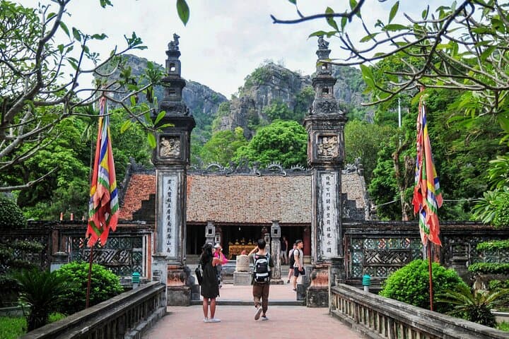 Tam Coc River Adventure: Boat Ride to Bich Dong & Hoa Lu Day Trip from Hanoi photo 3