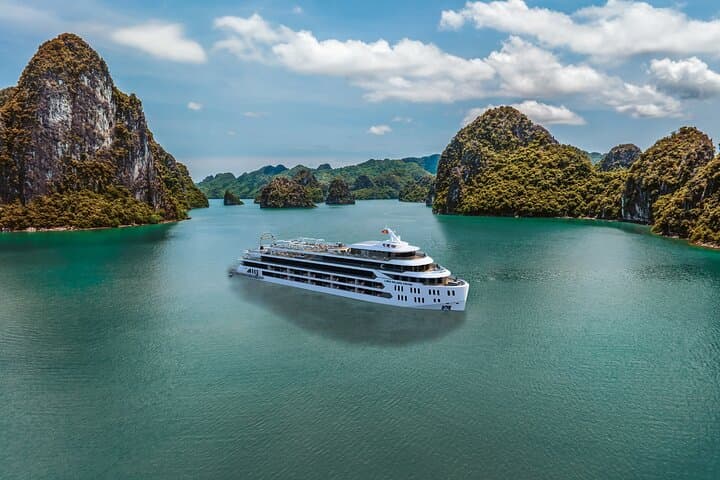 Luxury Ha Long Bay Day Cruise from Hanoi — Luna Halong Experience photo 4