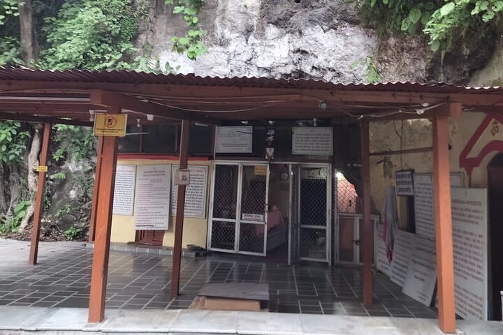 A Day in Rishikesh: River Walks, Ashrams & Neer Waterfall photo 4