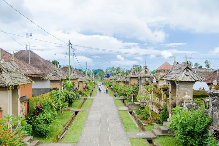 Besakih Temple & Tukad Cepung Private Tour from Ubud — Penglipuran, Kehen & Waterfall photo 3